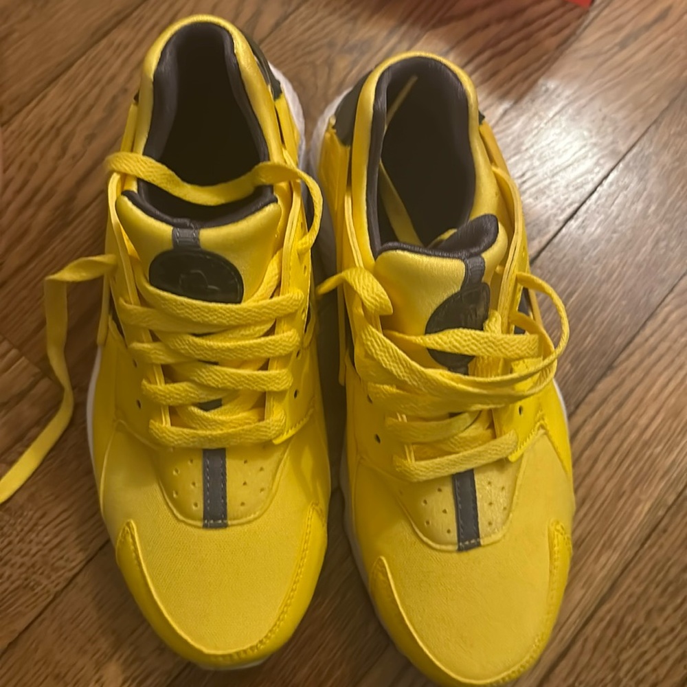 Hello Nike Huaraches